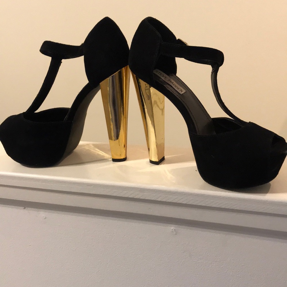 Steve Madden Black Velvet & gold heels 7.5